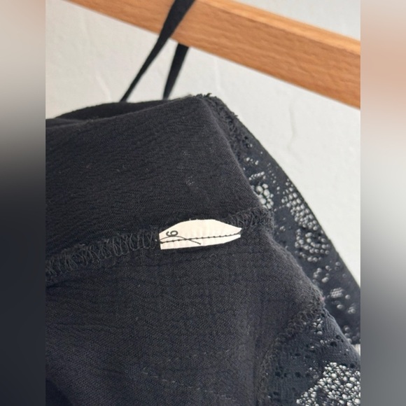 Forever 21 Black Sheer Lace Hem Tank Top Size S - Picture 6 of 6